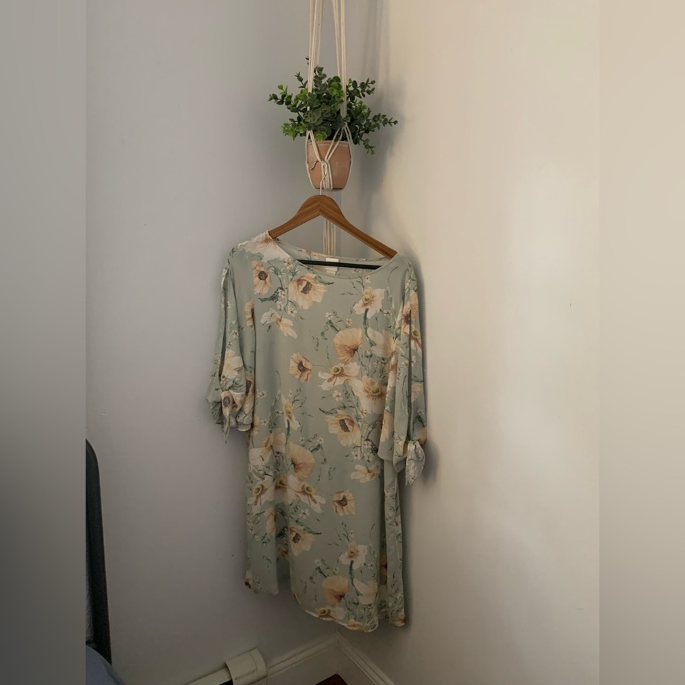 H&M Floral Dress Self-Tue Split Sleeve Size 8